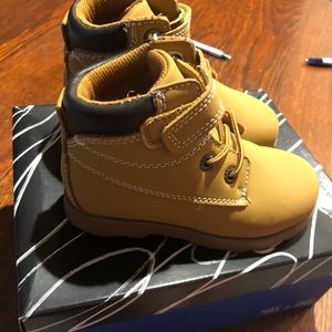 Toddler size 8 Timothy boots